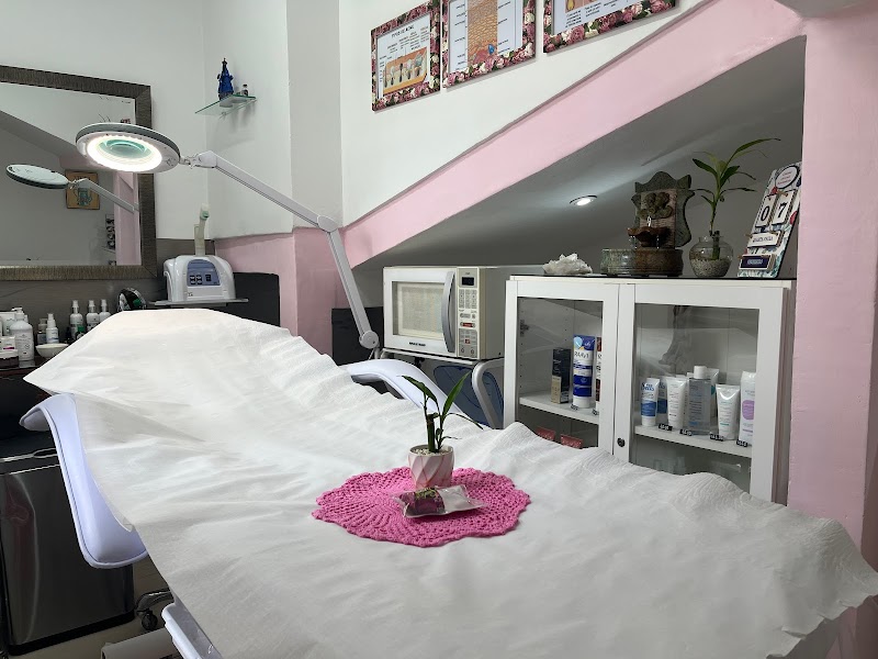 Depilação com cera e Limpeza de Pele Taci Cavalcante