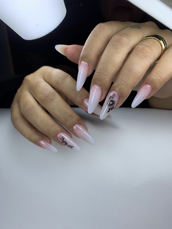 Studio Daniele Dias Nails - Salão de Beleza em Centro, Guarulhos/SP - Foto 5